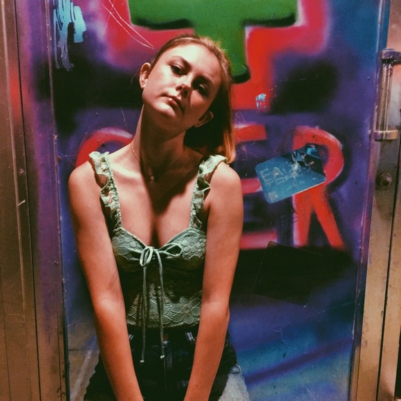 Meet your Posher, Leah - Picture 4 of 6